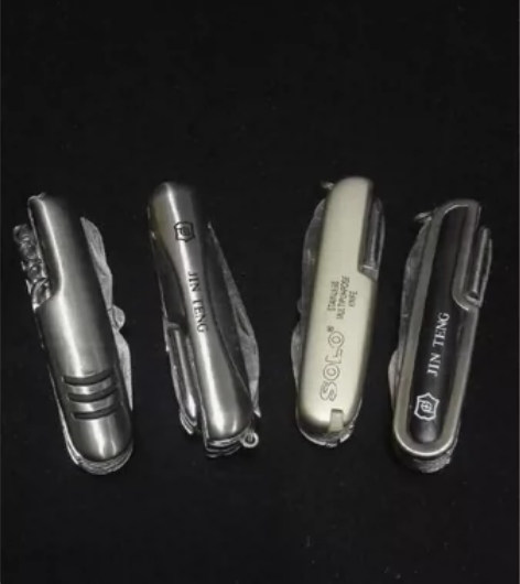 多功能携带小工具， 不锈钢多功能军刀外有皮...