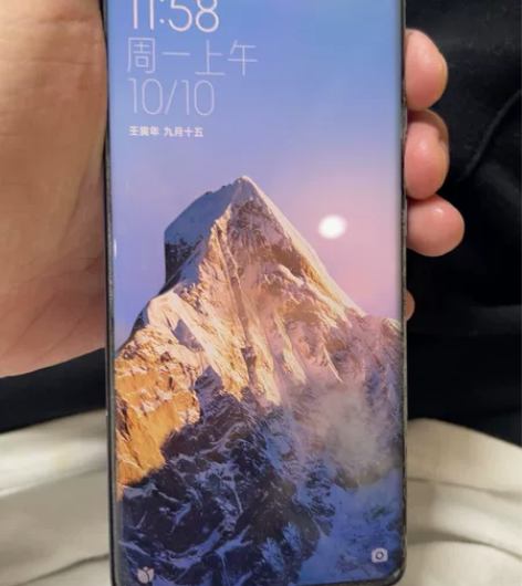 小米12 8+256g 后盖是玻璃...