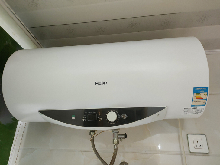 海尔50升储水式热水器,九成新,搬家转卖,...