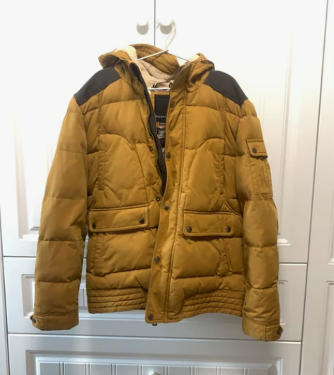 男士超级厚实羽绒服,超保暖 袖口有轻微磨损...