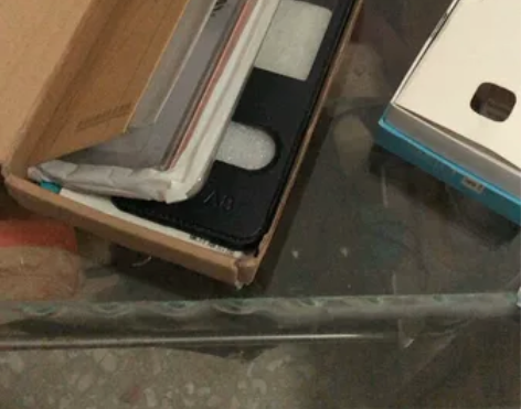 三星手机A8无拆无修全原装被小孩摔裂了屏幕...