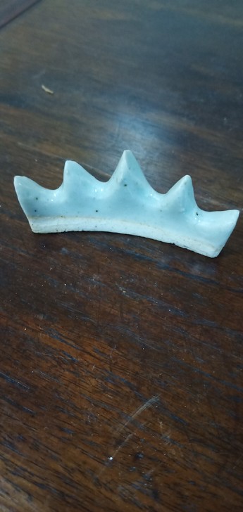 清中豆青釉全品笔架,详见图片。