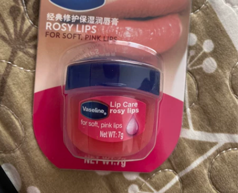 凡士林润唇膏,旗舰店购入,全新未拆 感兴趣...