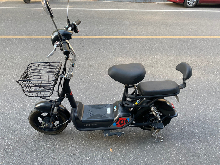 台铃电动车，成色9新，骑着舒服，48v12...