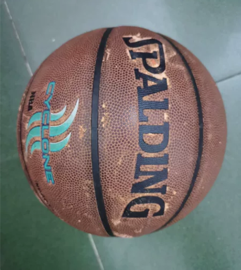 斯伯丁正品篮球7号76-884y,手感非常...