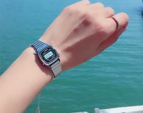 【新款高】卡西欧CASIO 复古方块反显炫...