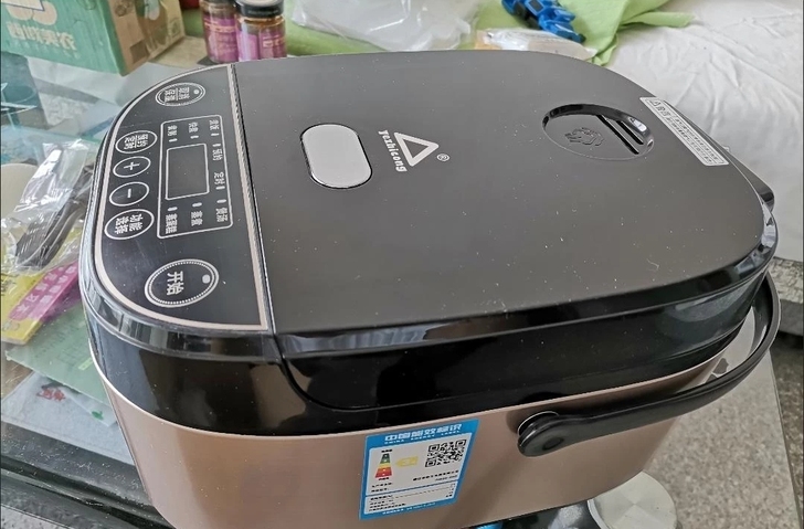 出电饭煲，电饭锅。全新没有使用，仅仅打开包...