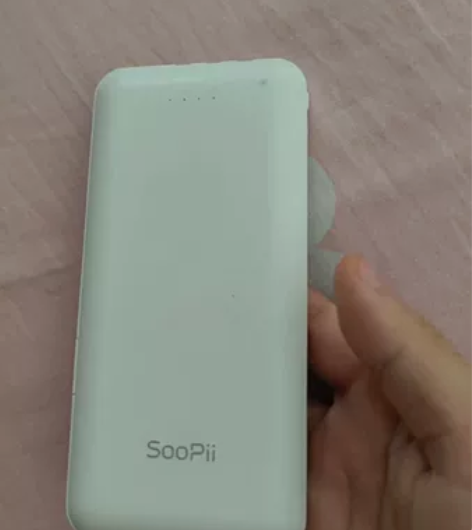 闲置的带线充电宝，10000ma，低价处理...