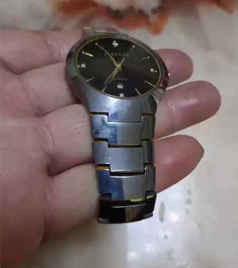 好表又来了,本人闲置一块日本进口钨钢石英表...