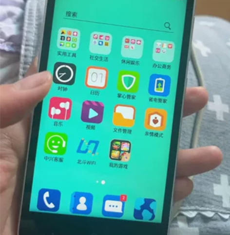 中兴智能手机,几乎全新的,没拿出去用过,,...
