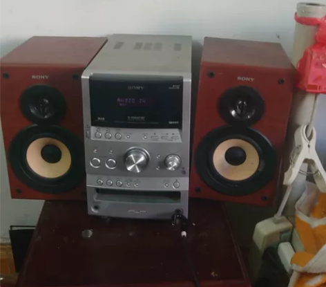 索尼音响,cD磁带都不能用,只能外接手机播...