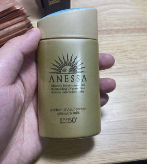 安耐晒小金瓶防晒60ml，余量看图二分之二...