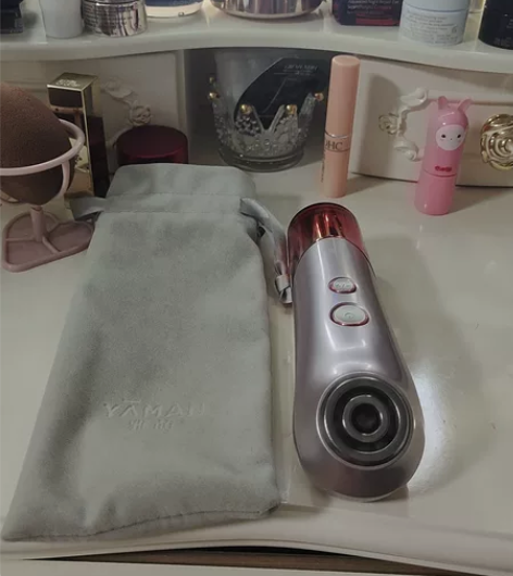 雅萌红光美容仪，几乎全新 感兴趣的话点“我...