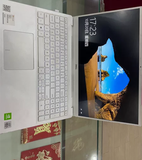 出本人一手戴尔笔记本电脑，20年实体店购入...
