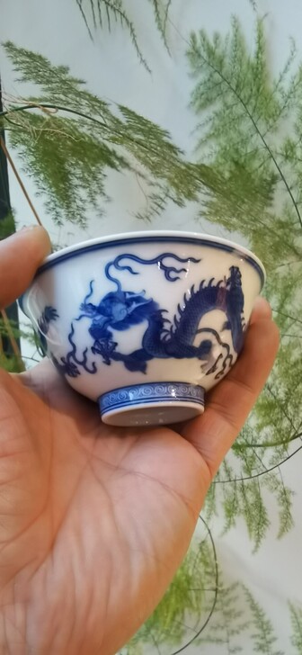 晓花窑暗刻龙纹压手杯