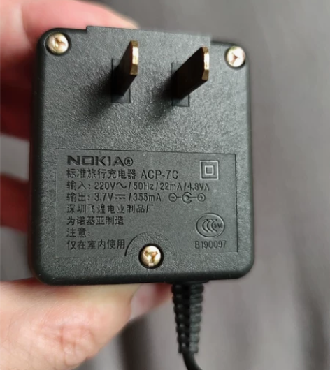 经典Nokia手机原装标配充电器。ACP-...
