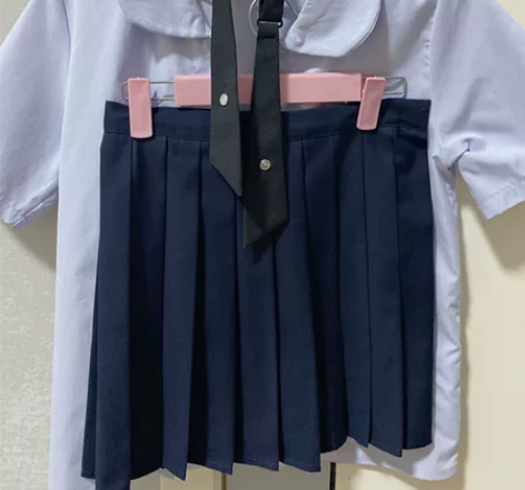 一套s码泰式校服，穿过两次，包邮，价钱可商...