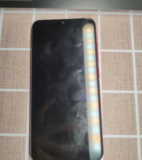 旧手机vivo y93。高中的时候买的当备...