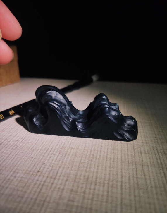 笔架。笔搁。辽宁牛角冻。雕刻件。工艺品