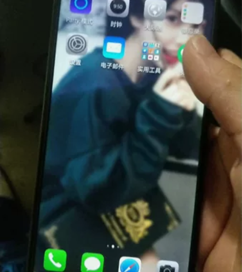 荣耀畅玩8C版本4+32G黑色,自己无聊拆...
