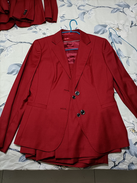 定制中国银行女士红色职业装套装，银行定制的...
