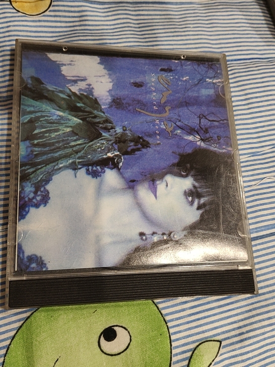 发烧天碟女声，恩雅，20多年前的老翻版CD...