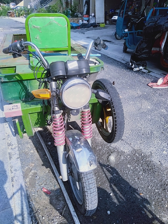 三鑫72v带两只备胎买过来没怎么用,车况很...