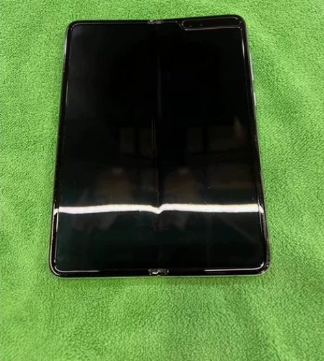 三星F9000港版  12+512g内存，...