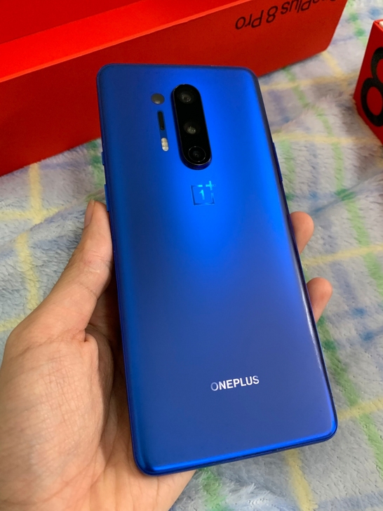 出顶配一加8pro,12+256。箱说全。...