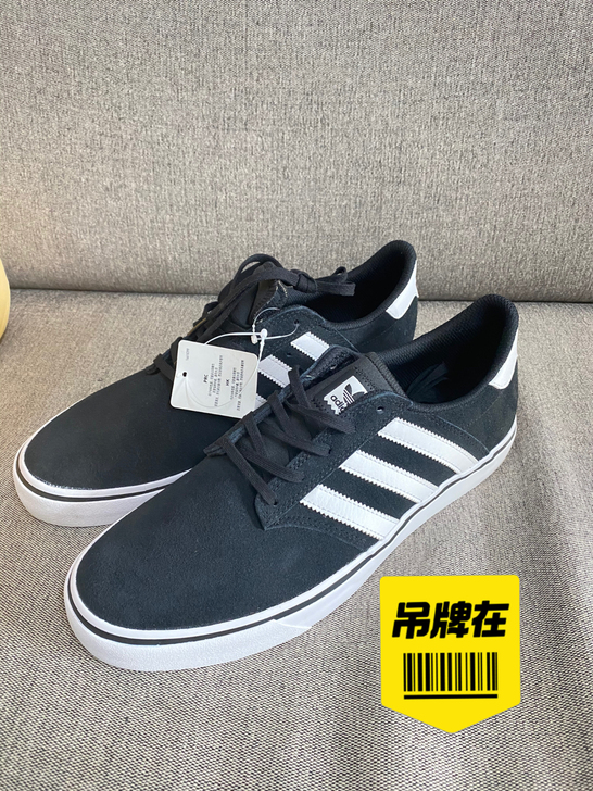 adidas男板鞋,鞋号275,全新吊牌在...