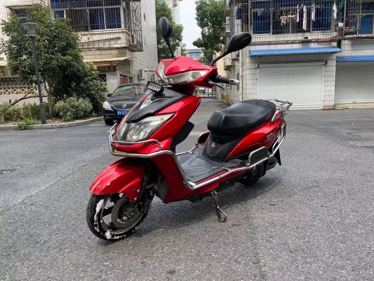 台阾电瓶车电瓶新换的成色非常新可以加装十个...