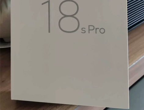 出魅族飞雪流光18s Pro，8+256内...