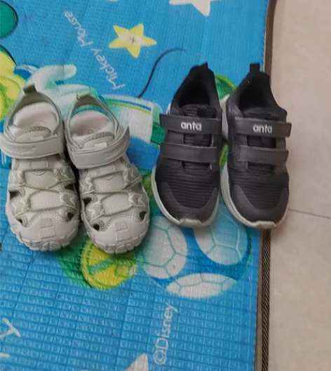 还有两双安踏,30码的,穿的次数比较多,但...