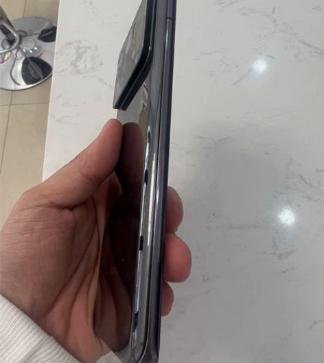 自用小米11Ultra 只有手机顶部有细小...