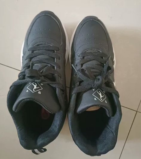 乔丹皮面防水运动鞋不加绒,99新,尺码38...