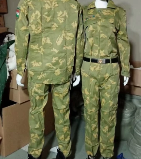 外贸迷彩服,还挺厚实的,穿上效果不错哈!价...