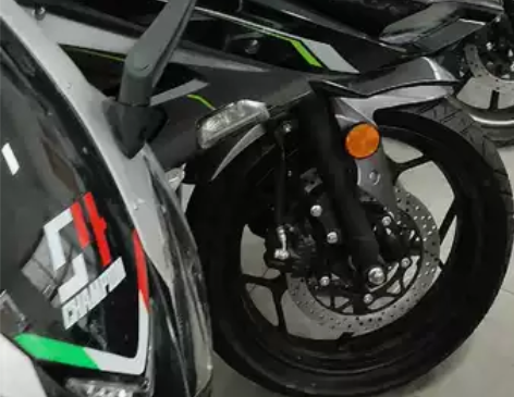 国威V9跑车宗申200cc发动机,国四电喷...