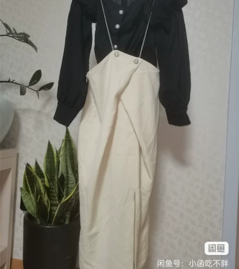 蕾丝方领上衣和包臀裙 实体店买的 穿过两次...