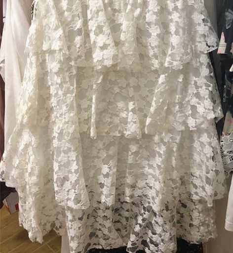 白色碎花中裙 温柔甜美 好搭衣服 入股不亏...