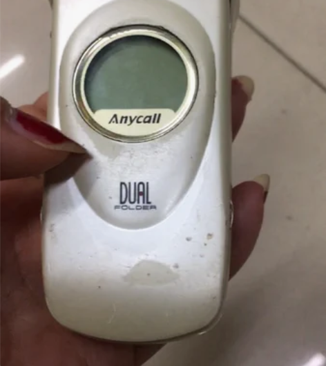 怀旧经典,三星翻盖手机。有喜欢的朋友联系!...