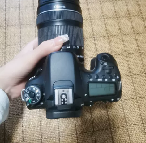 佳能70d单反相机加18-135镜头 九成...