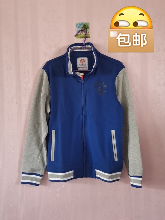 全新特步针织上衣，微瑕处理，衣服前面有一个...