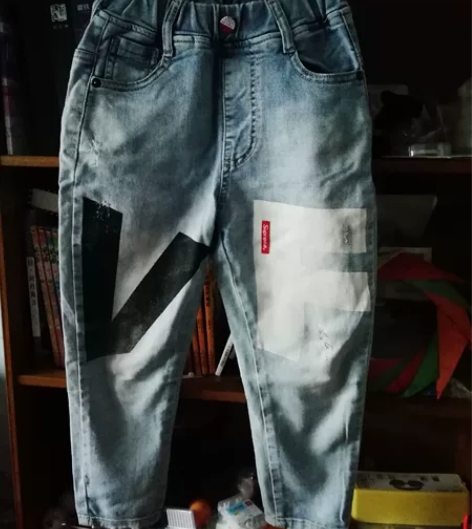 精品实体店买的,好质量破洞水洗牛仔裤,质量...