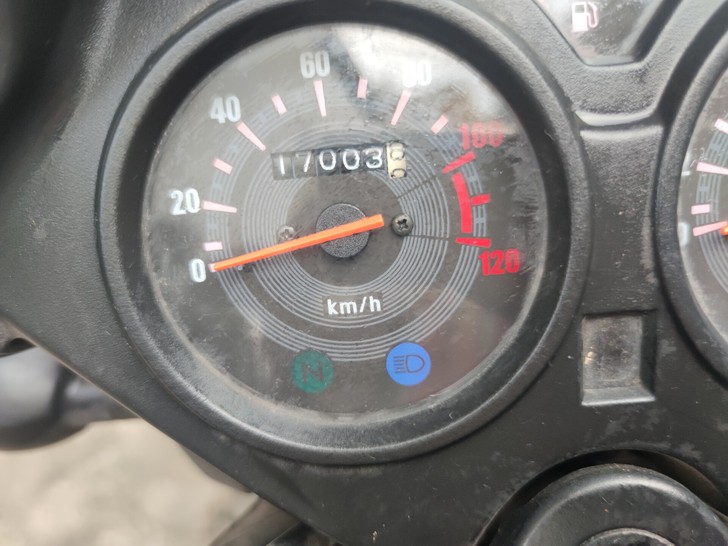 豪爵摩托车，买了8年没怎么开有兴趣来有证件...