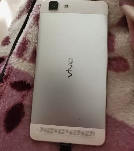 vivox5max+，成色很好，没有任何问...