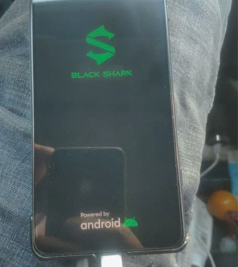 黑鲨4pro 12运存 256内存 游戏...