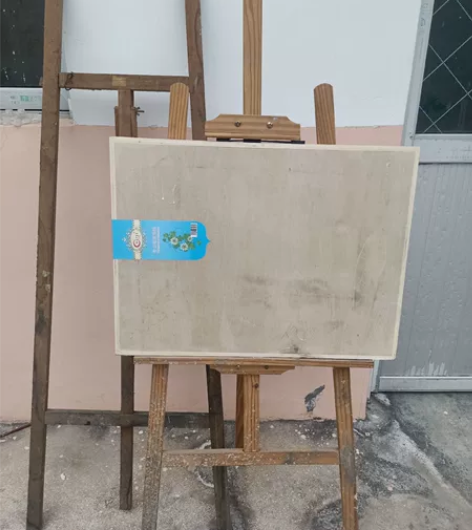 画架，画室剩下的画架，还有七十多个，就便宜...