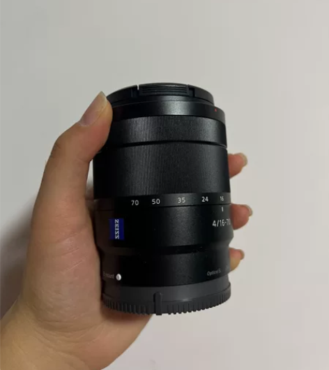 自用索尼蔡司半画幅sel16-70mm防抖...