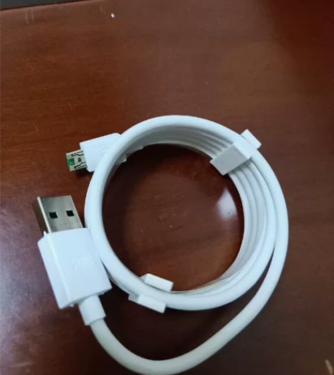 厂家库存快充，配有两种充电线，就是没有苹果...