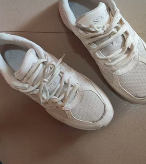 特步闲置鞋,也是没下地几次,很新,二手物品...